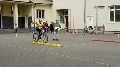 “Лястовиците“ с полезни уроци и съвети към учениците от ОУ “Мати Болгария“