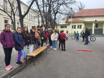 “Лястовиците“ с полезни уроци и съвети към учениците от ОУ “Мати Болгария“
