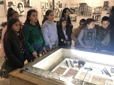 Децата от ОУ “Св. Паисий Хилендарски“ отдадоха почит към Чудомир