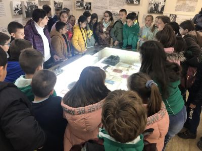 Децата от ОУ “Св. Паисий Хилендарски“ отдадоха почит към Чудомир