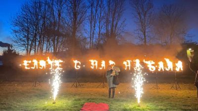Абитуриенти от ПХГ ,,Св.Св. Кирил и Методий“ с емоционална и вълнуваща покана за бала към своята класна/ ВИДЕО