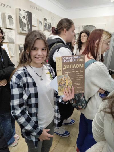 Светлинна арт инсталация поставиха казанлъшките художници да краси града през Чудомировите празници