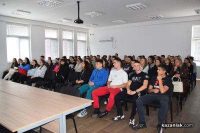 Изявените възпитаници на МГ: Тихомир Глухарев, който е единственият българин от областта, студент в престижния Оксфордски университет