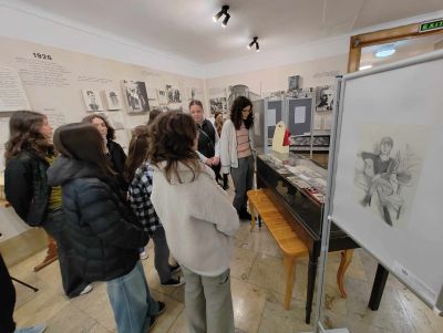 Светлинна арт инсталация поставиха казанлъшките художници да краси града през Чудомировите празници