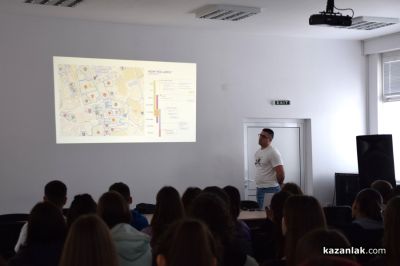 Изявените възпитаници на МГ: Тихомир Глухарев, който е единственият българин от областта, студент в престижния Оксфордски университет