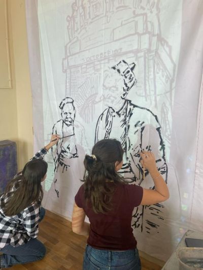 Светлинна арт инсталация поставиха казанлъшките художници да краси града през Чудомировите празници