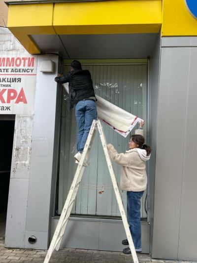 Светлинна арт инсталация поставиха казанлъшките художници да краси града през Чудомировите празници