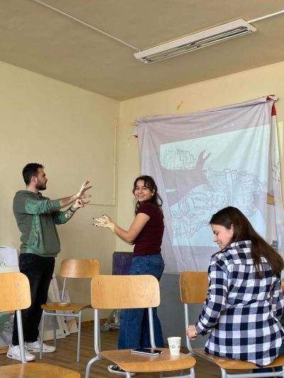 Светлинна арт инсталация поставиха казанлъшките художници да краси града през Чудомировите празници