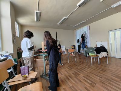 Светлинна арт инсталация поставиха казанлъшките художници да краси града през Чудомировите празници