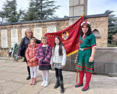 Ученици от ОУ „Чудомир“ участваха в честването на 111-ата годишнина от превземането на Одринската крепост
