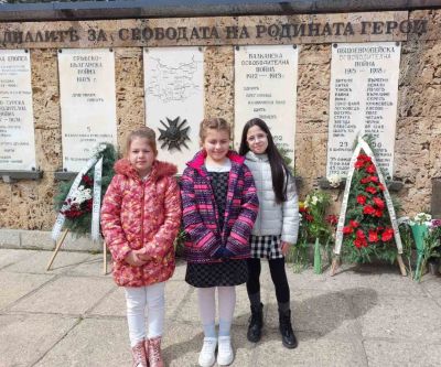 Ученици от ОУ „Чудомир“ участваха в честването на 111-ата годишнина от превземането на Одринската крепост