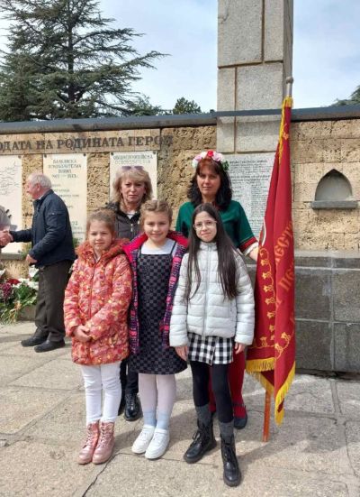 Ученици от ОУ „Чудомир“ участваха в честването на 111-ата годишнина от превземането на Одринската крепост