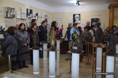 Образи на Чудомировите герои оживяха в малките пластики на скулптора Димитър Бакърджиев