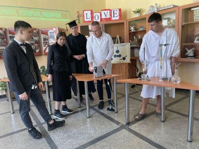 Хаджиеновци отбелязаха Деня на физиката с интересна инициатива 