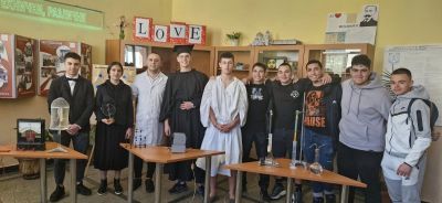 Хаджиеновци отбелязаха Деня на физиката с интересна инициатива 