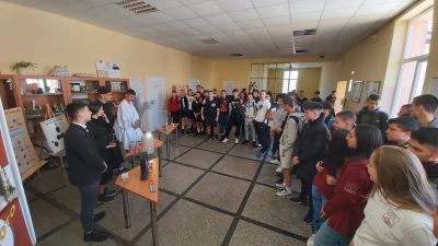 Хаджиеновци отбелязаха Деня на физиката с интересна инициатива 