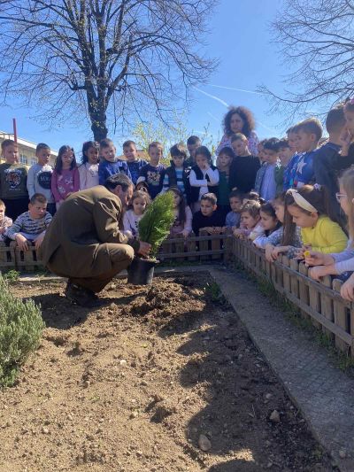 Лесовъди от Горското в Казанлък гостуваха на ДГ “Юрий Гагарин”