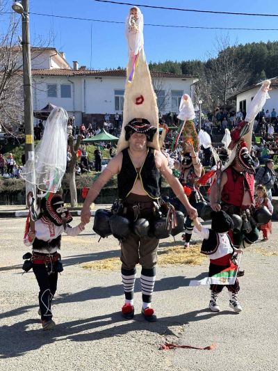 Над 1100 кукери взеха участие в „Старци в Турия”