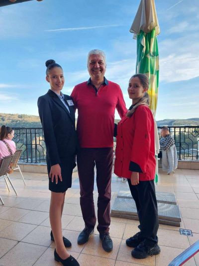 Наталия Добрева ще представя ПГЛПТ в Националното състезание за „Най-добър млад сервитьор“