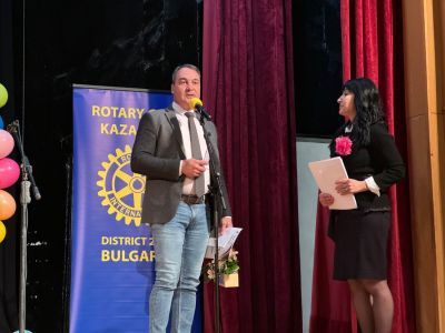 Конкурс, концерт, литературно представяне и театрална постановка зарадваха публиката в шестия ден от Чудомирови празници 2024 в Казанлък