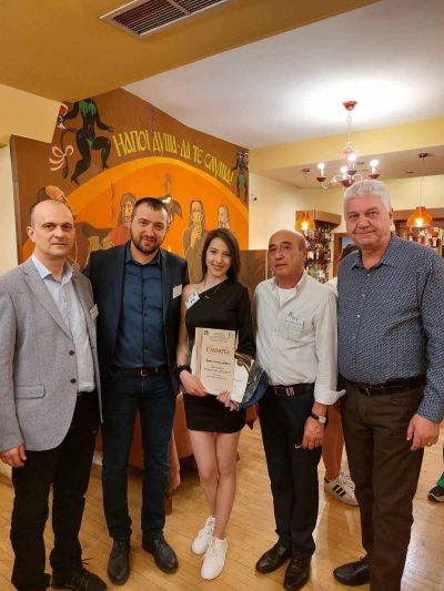 Наталия Добрева ще представя ПГЛПТ в Националното състезание за „Най-добър млад сервитьор“