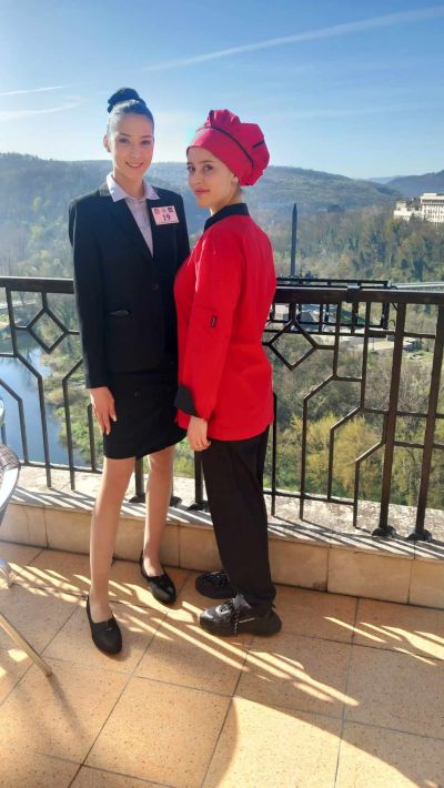 Наталия Добрева ще представя ПГЛПТ в Националното състезание за „Най-добър млад сервитьор“