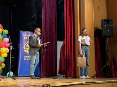 Конкурс, концерт, литературно представяне и театрална постановка зарадваха публиката в шестия ден от Чудомирови празници 2024 в Казанлък