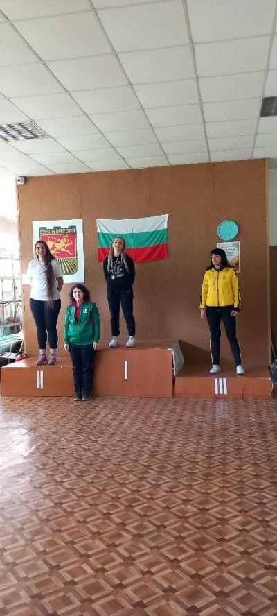 С нови медали се завърнаха стрелците в Казанлък