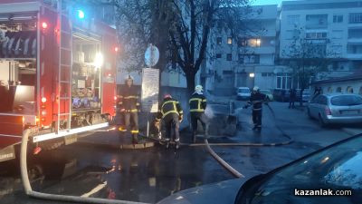 Автомобил изгоря на паркинг в Казанлък