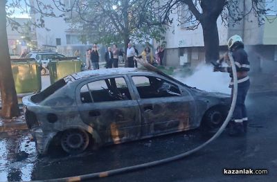Автомобил изгоря на паркинг в Казанлък / Новини от Казанлък
