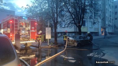 Автомобил изгоря на паркинг в Казанлък