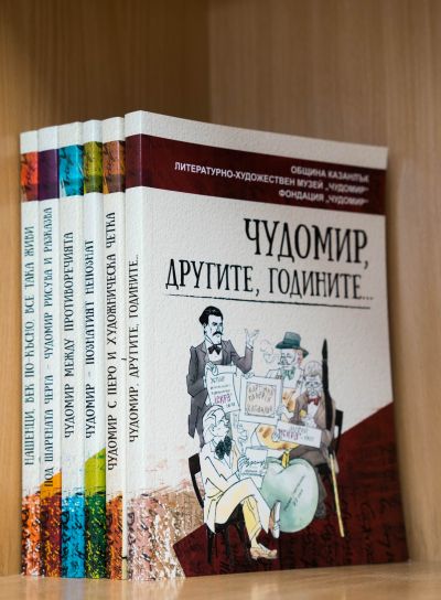 Ученици от ПГЛПТ участваха в специална фотосесия под мотото „Четенето е модерно!“ 