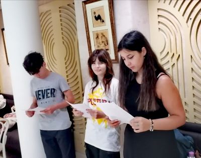 Ученици от клуб „Светлини сред сенките” направиха писателска работилница в София