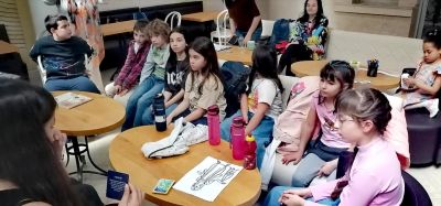 Ученици от клуб „Светлини сред сенките” направиха писателска работилница в София