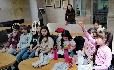 Ученици от клуб „Светлини сред сенките” направиха писателска работилница в София