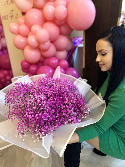 Абитуриенти от ПХГ “Св. Св. Кирил и Методий” поканиха по креативен начин своята класна на бала