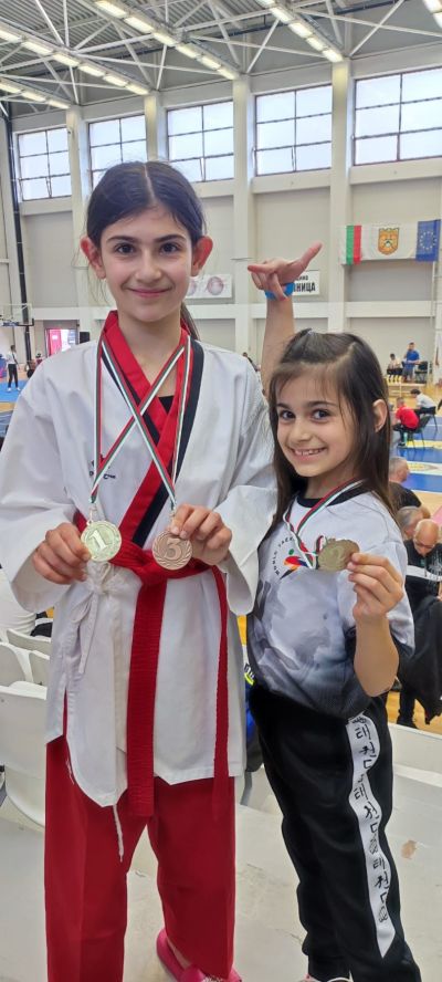 Таекуондистите ни от „Кентавър“ и „Таекуондо Екстрийм“ с множество награди от държавно първенство