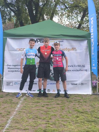 “Лястовиците“ се окичиха със злато, сребро и бронз