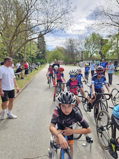 “Лястовиците“ се окичиха със злато, сребро и бронз