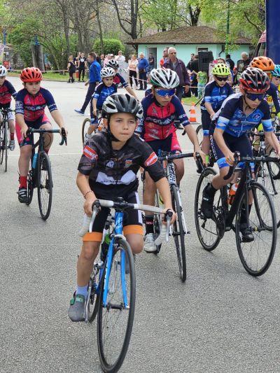 “Лястовиците“ се окичиха със злато, сребро и бронз