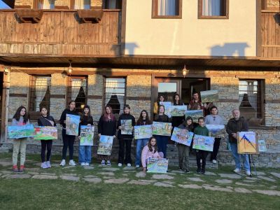 17 млади художници твориха на пленер в с. Лещен / Новини от Казанлък