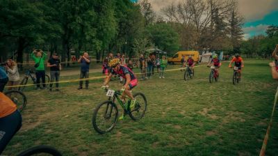 “Лястовиците“ се окичиха със злато, сребро и бронз