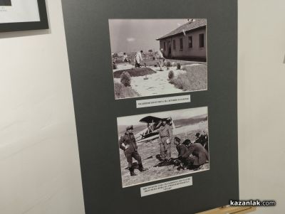 Албуми с интересен снимков материал за самолетостроенето в Казанлък бяха дарени на Музея на фотографията 
