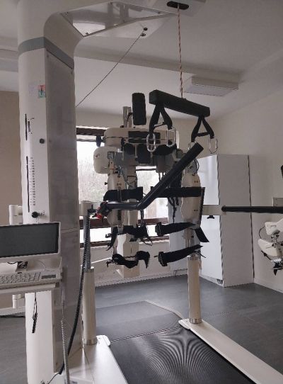 Стефан от Бузовград има нужда от помощ, за да ходи отново