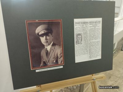 Албуми с интересен снимков материал за самолетостроенето в Казанлък бяха дарени на Музея на фотографията 
