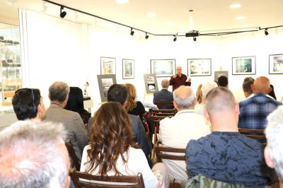 Албуми с интересен снимков материал за самолетостроенето в Казанлък бяха дарени на Музея на фотографията 