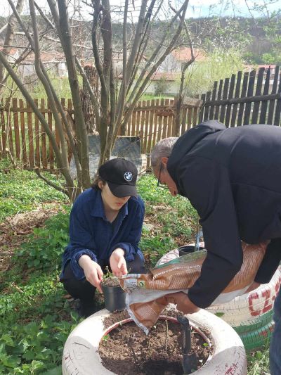Какво е да си доброволец в България, разказва грузинката Нино