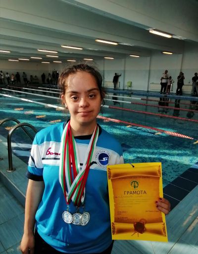 Учениците на ПГЛПТ се завърнаха с много медали от благотворителния турнир „Заедно можем“