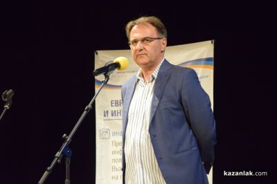 Масова подкрепа за концепцията на театралите в Казанлък