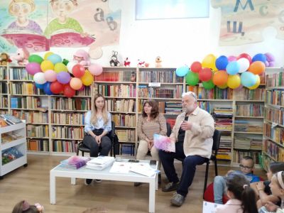 Творците от „Арт линия” представиха проекта „Изложба с книга. Първи стъпки”